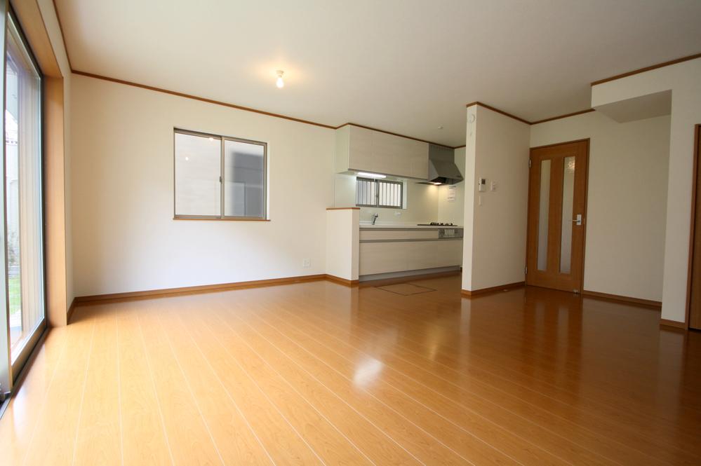 Same specifications photos (living). Seller construction cases