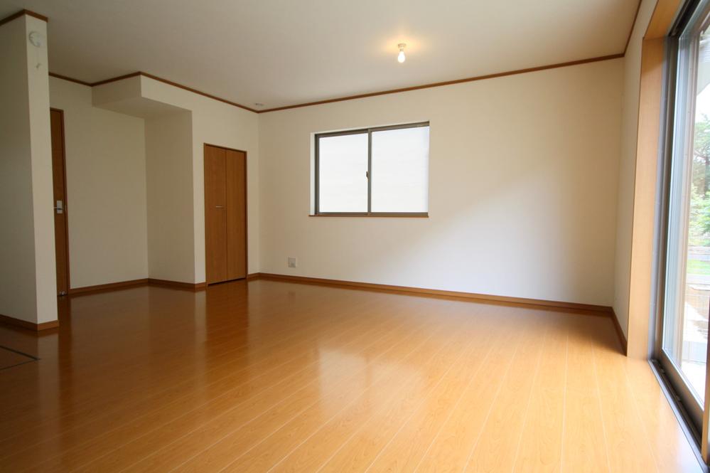 Same specifications photos (living). Seller construction cases