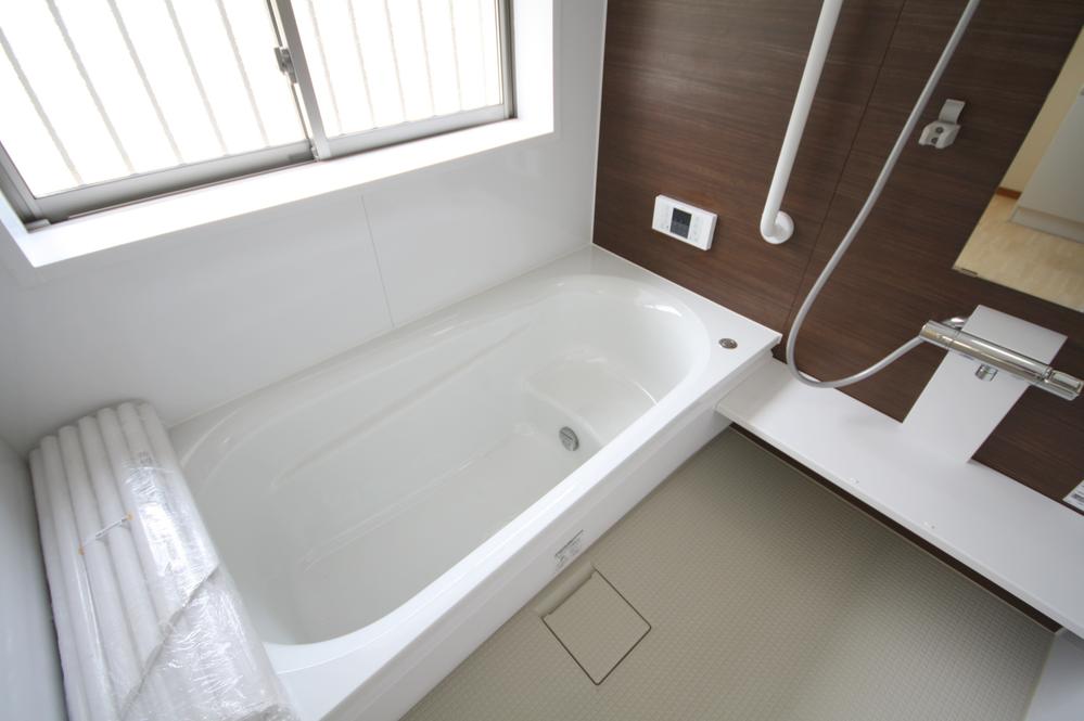 Same specifications photo (bathroom). Seller construction cases