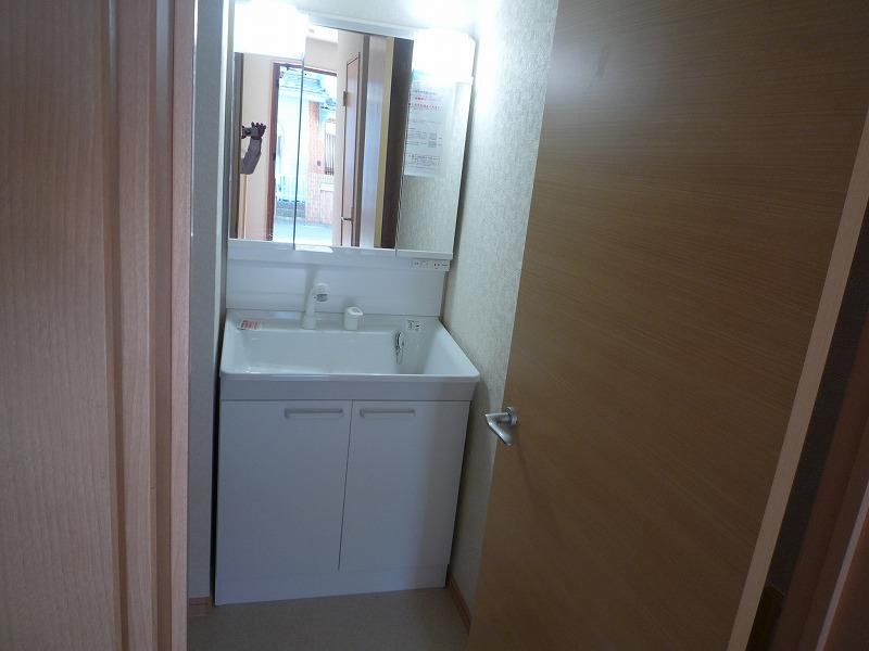 Wash basin, toilet. Indoor (September 2013) Shooting