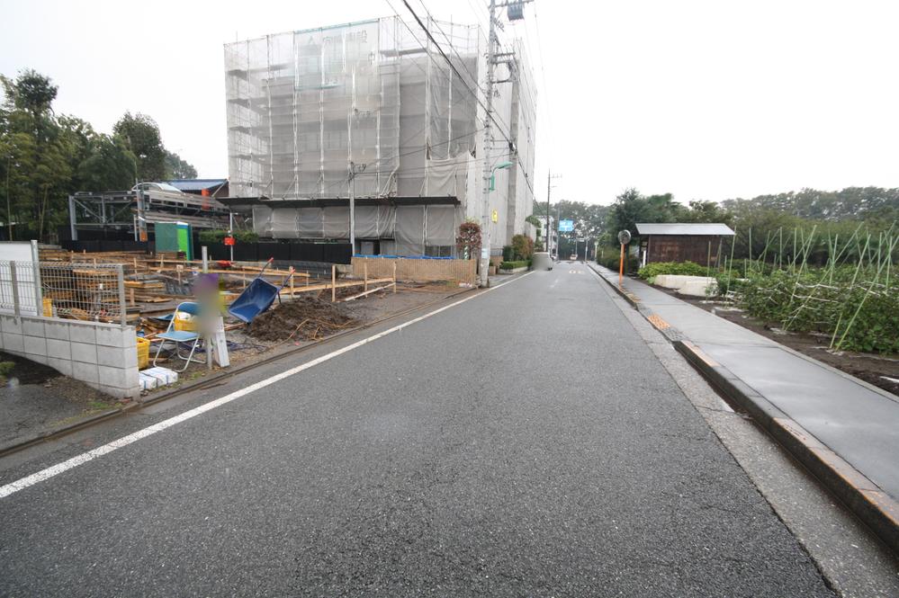 Local photos, including front road. Local (10 May 2013) Shooting