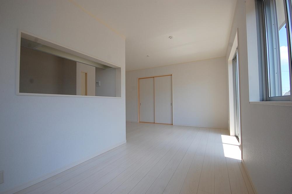 Same specifications photos (living). Example of construction