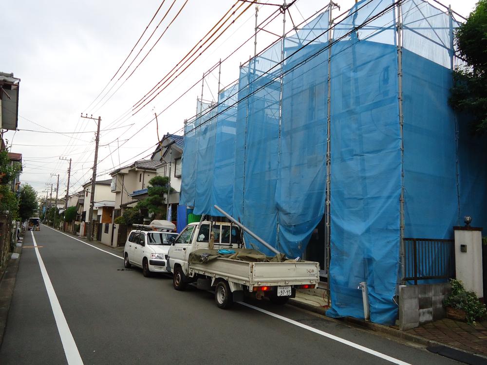 Local photos, including front road. Local (10 May 2013) Shooting