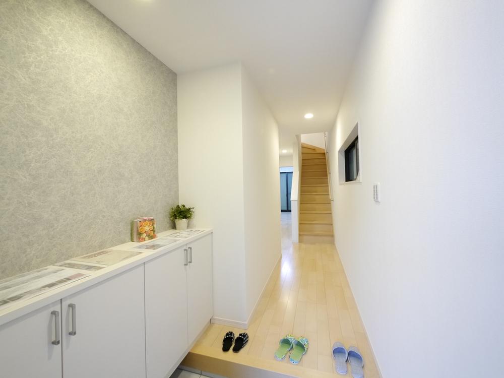 Entrance. Local (11 May 2013) Shooting