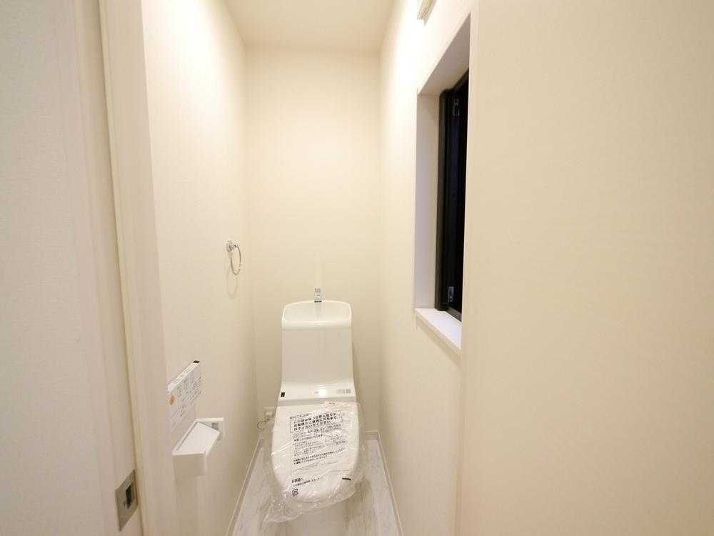 Toilet. Indoor (11 May 2013) Shooting