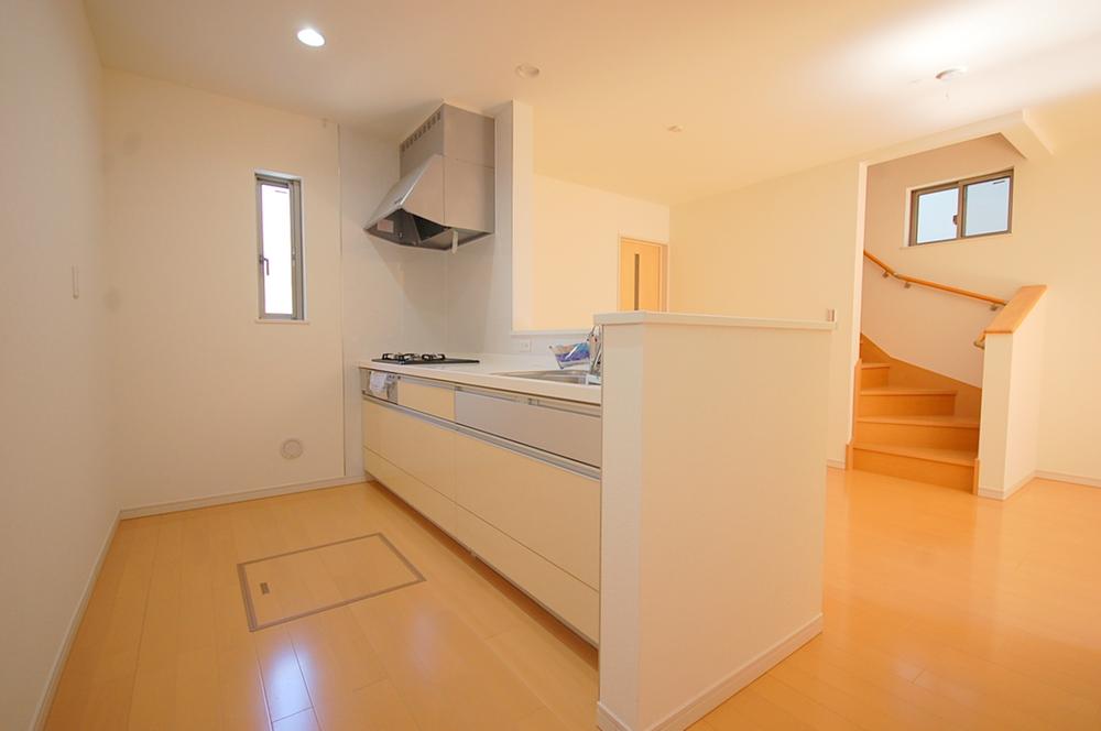 Kitchen. Local Photos