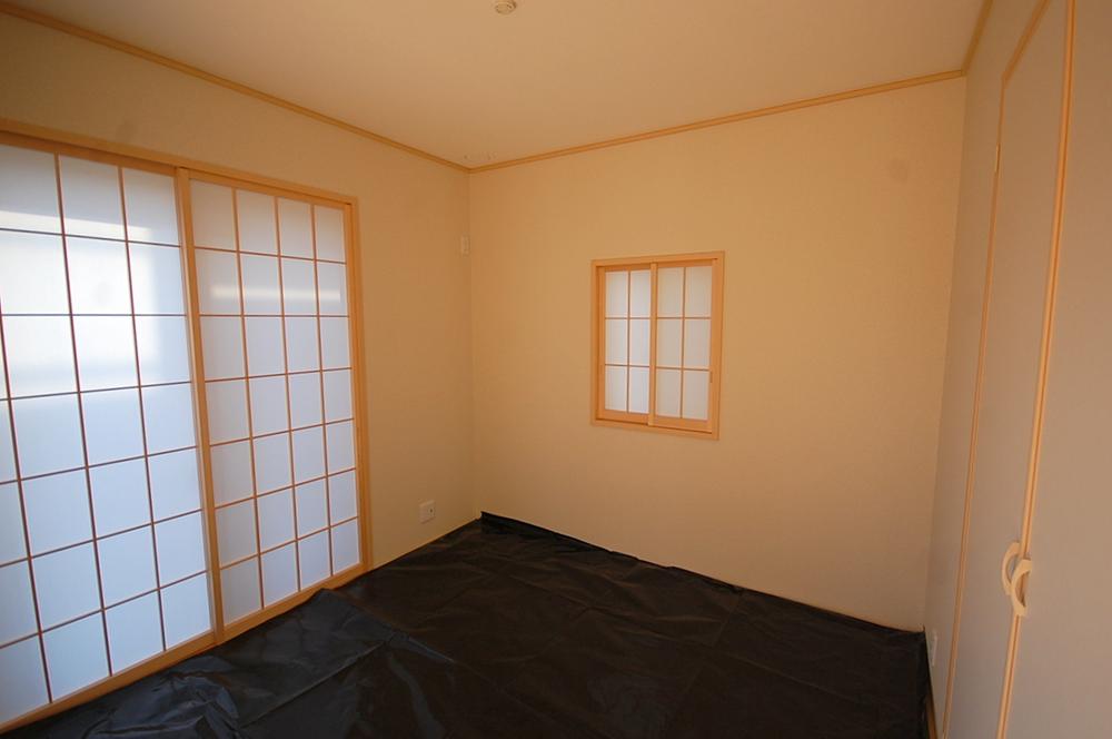 Non-living room. Local Photos