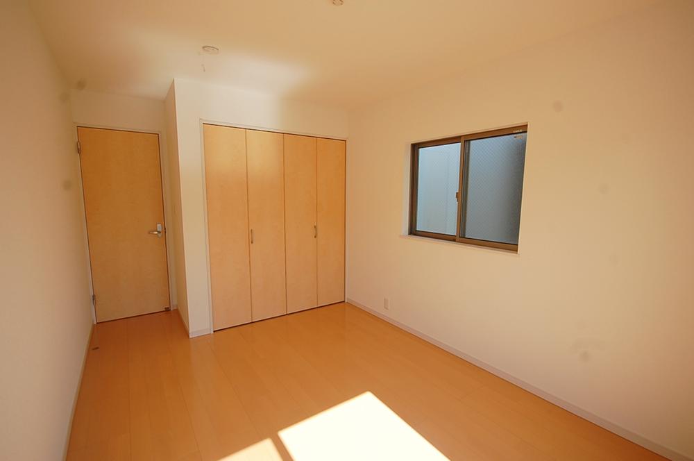 Non-living room. Local Photos