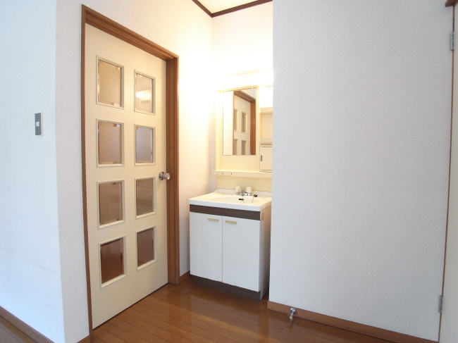 Washroom. Pat grooming independent wash basin ☆