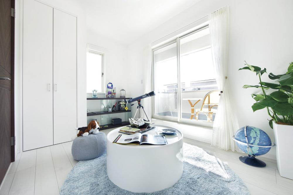 Non-living room. About 5 tatami of Western-style is wide with a roof balcony. Perfect as a private space. Also, Easy to use can be coming and going also to the next to the Western-style. further, Removing the free wall (paid) can also be used as a room if! (Sale Models House)