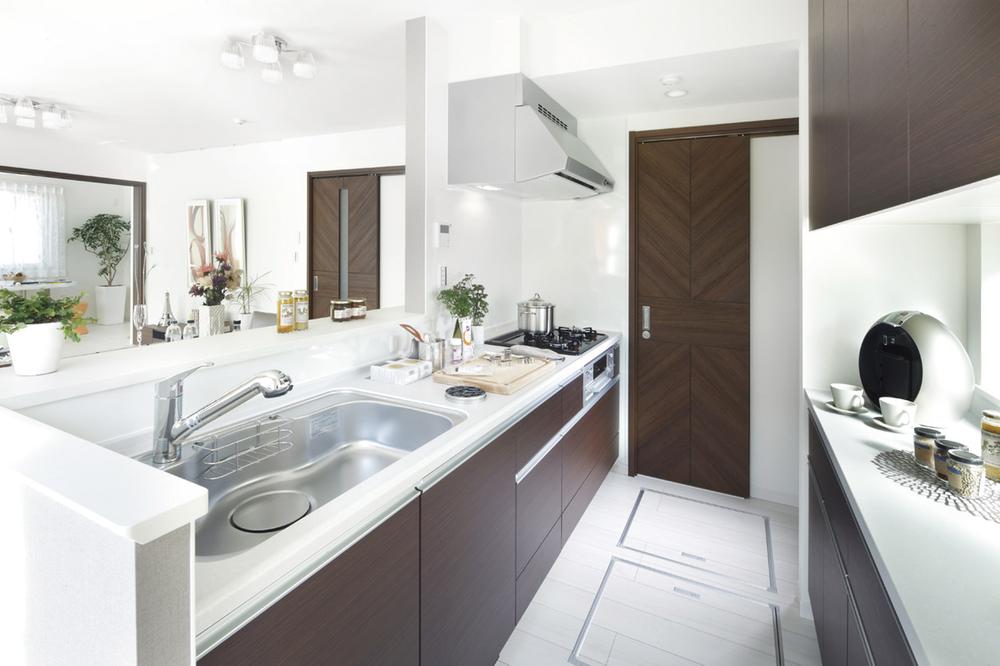 Kitchen. Popular face-to-face kitchen with a cupboard on the back. living ・ Feeling good in the design that can see through the dining. Also, Water around is concentrated in one place, It is also considered to housework flow line (sale Models House)