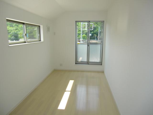 Same specifications photos (Other introspection). Same specifications