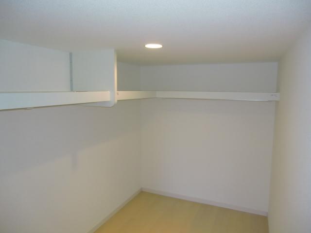 Same specifications photos (Other introspection). Walk-in closet
