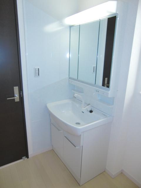 Same specifications photos (Other introspection). Shampoo dresser three-sided mirror