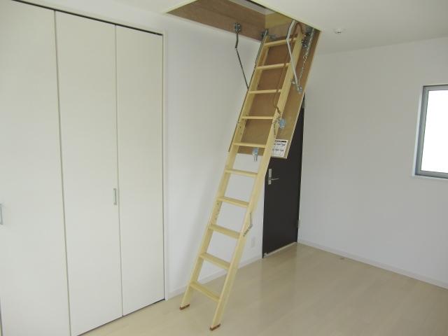 Same specifications photos (Other introspection). Attic storage
