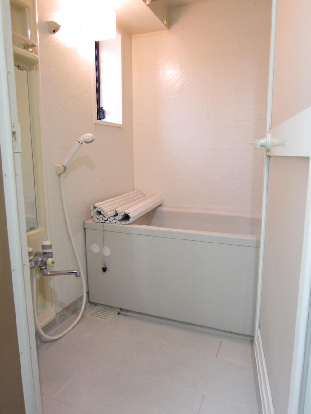 Bathroom. Local (10 May 2013) Shooting