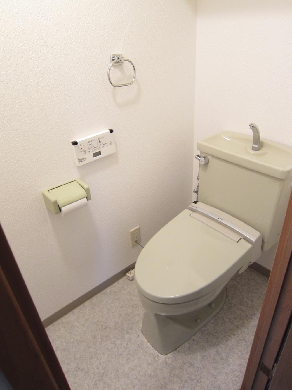 Toilet. Local (10 May 2013) Shooting