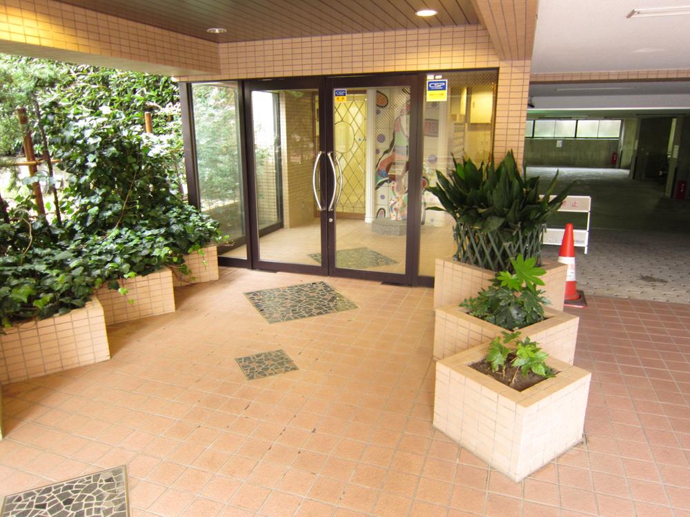 Entrance. Common areas