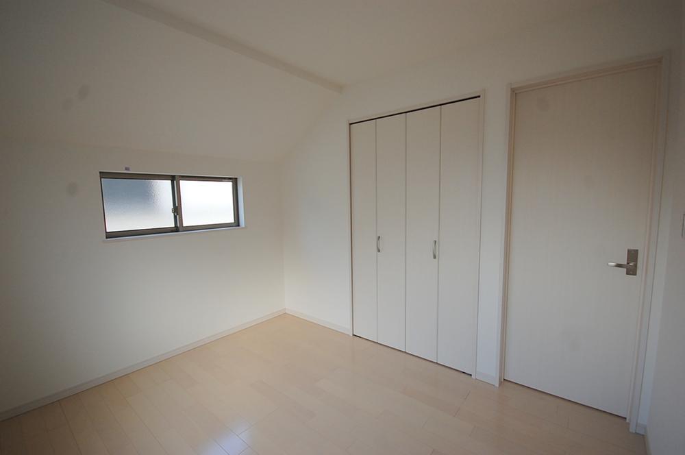 Non-living room. Local Photos