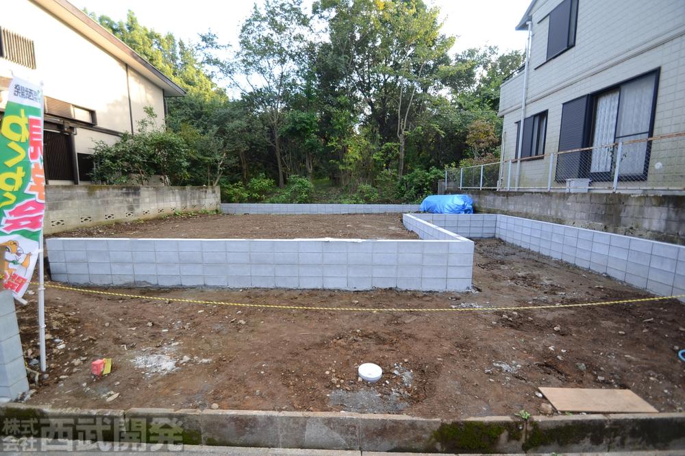 Local photos, including front road. Local (10 May 2013) Shooting