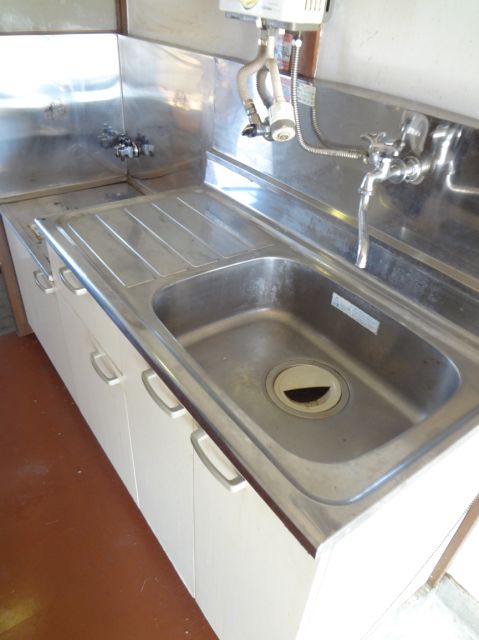 Kitchen. Gas stove is can be installed in the kitchen