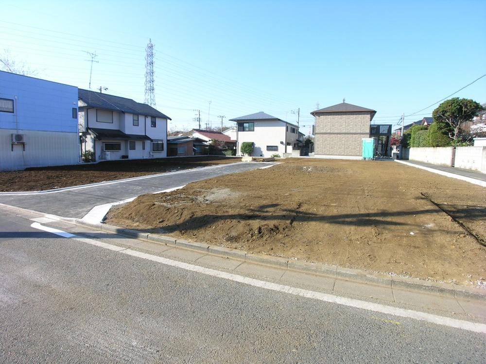 Local photos, including front road. Local (12 May 2013) Shooting