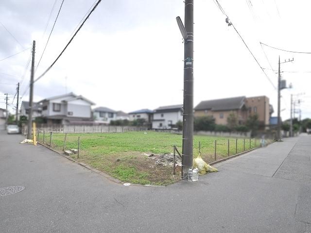 Local photos, including front road. Local Photos