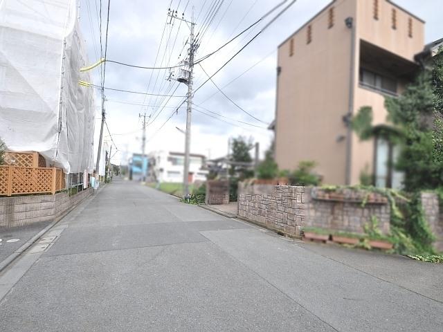 Local land photo. Contact road situation