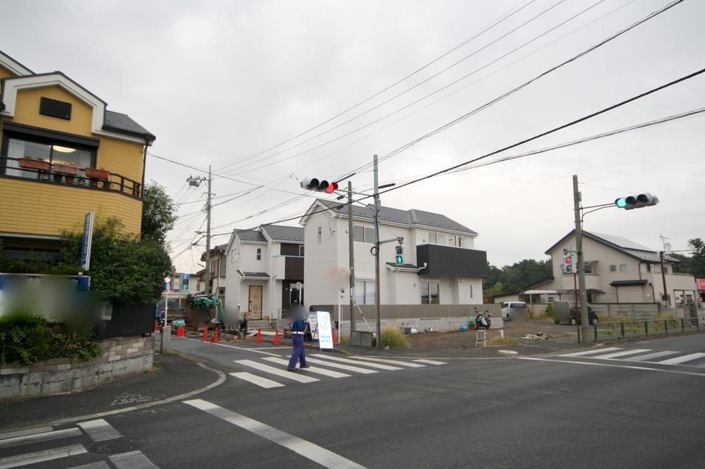 Local photos, including front road. Local (10 May 2013) Shooting