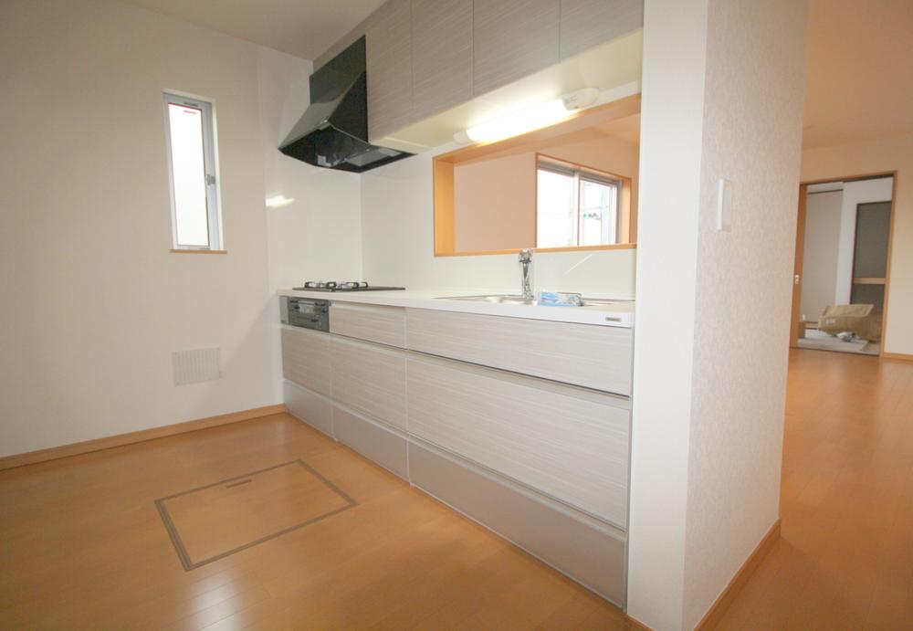 Kitchen. Local (10 May 2013) Shooting