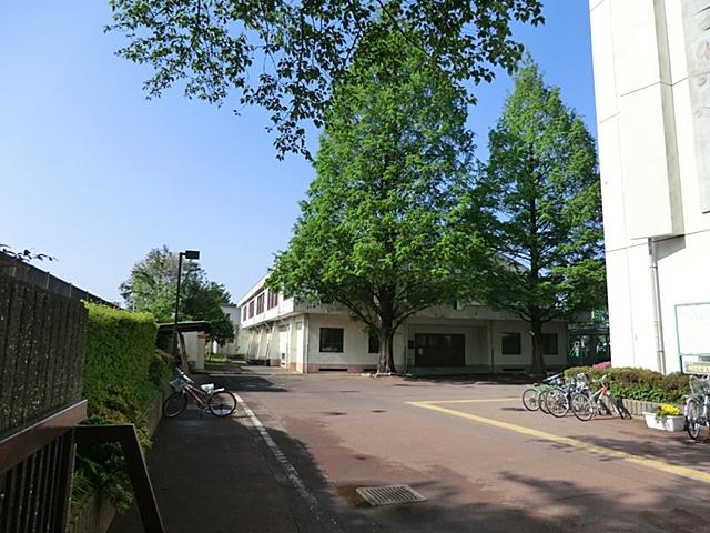 Primary school. Kodaira stand Xiaoping 1100m until the fifth elementary school