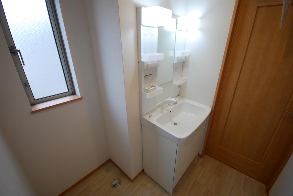 Wash basin, toilet. Local photo: D Building