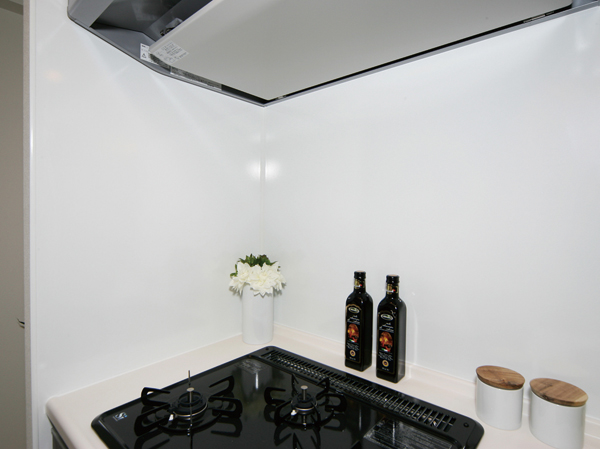 Kitchen.  [Kitchen Panel] The wall has adopted the kitchen panel. moisture ・ Because it is difficult to absorb the oil, Oil dirt also can de be handled comfortably.