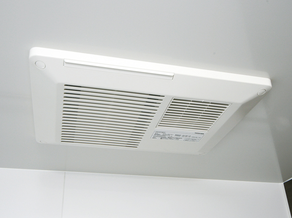 Bathing-wash room.  [Electric bathroom ventilation drying heater] To dry out the laundry in a rainy day or at night, Installing an electric bathroom ventilation drying heater. Cool breeze ・ Summer and winter in the warm air function, You can comfortably bathe.