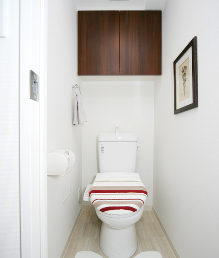 Bathing-wash room.  [Shower toilet] Including the hot water wash, It has adopted a multi-functional shower toilet equipped with a heating toilet seat.