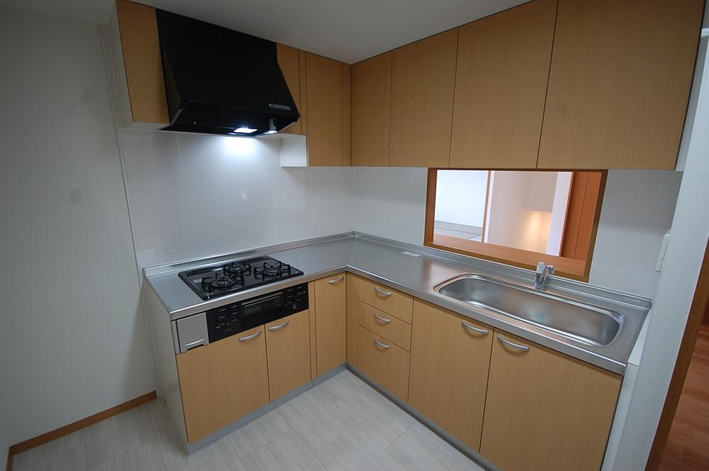 Kitchen. Local Photos