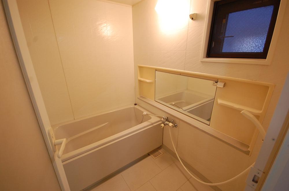 Bathroom. Local Photos