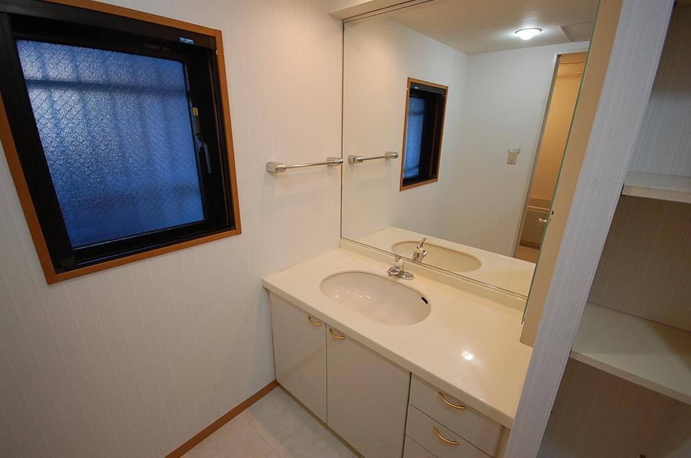 Wash basin, toilet. Local Photos