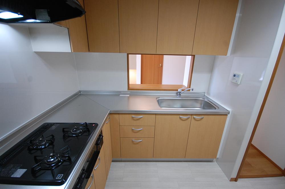 Kitchen. Local Photos