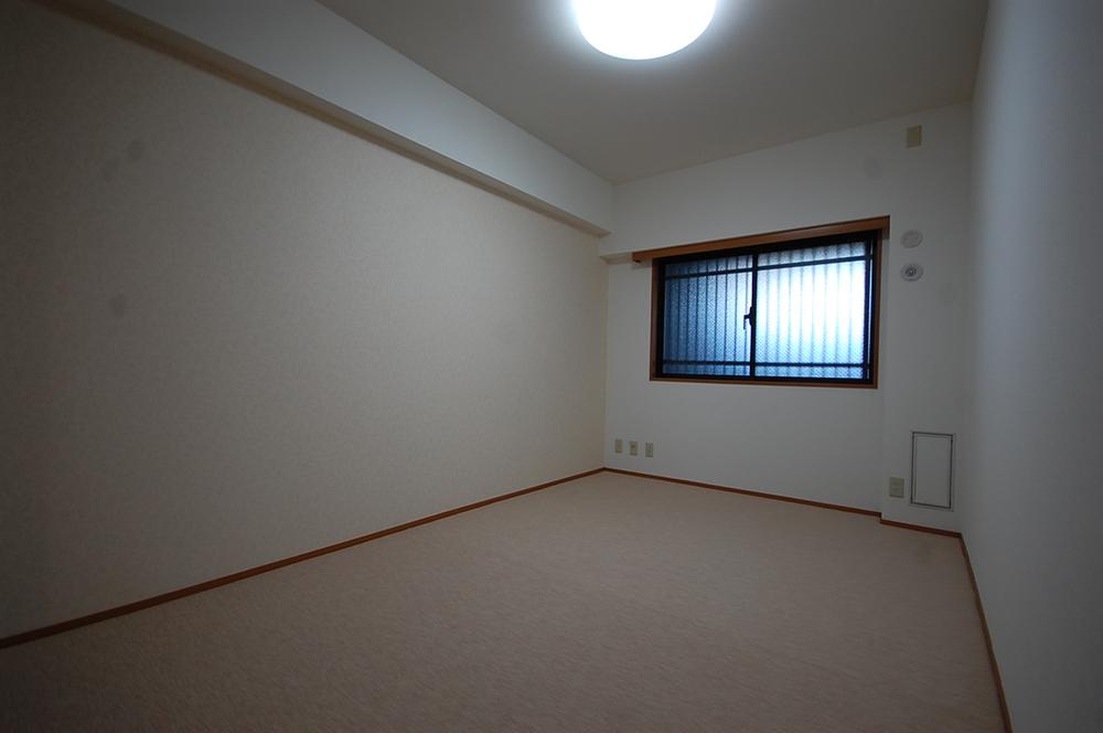 Non-living room. Local Photos