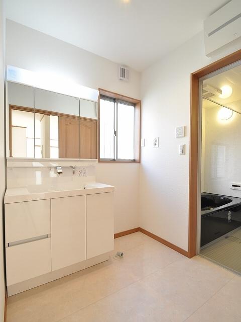 Wash basin, toilet. Kodaira Gakuen'nishi-cho 2-chome Building 2 Washroom