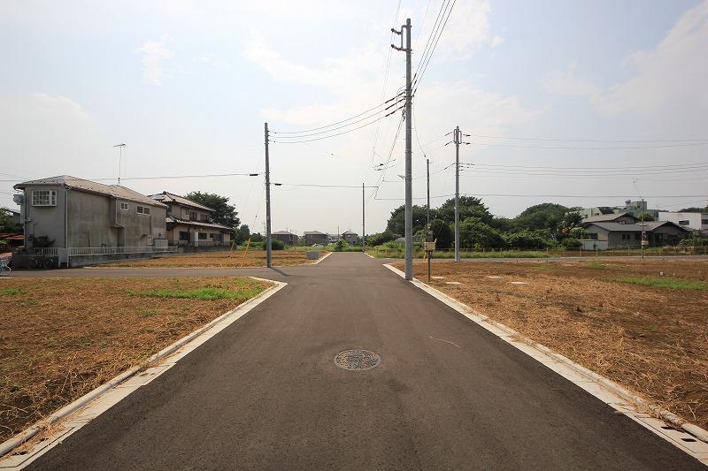 Local photos, including front road. Local (August 2013) Shooting