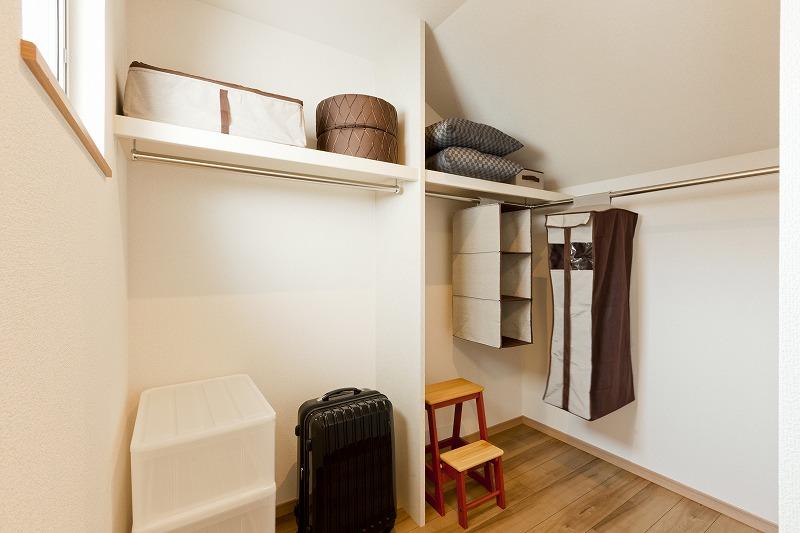 Receipt. Room (August 2013) shooting large walk-in closet