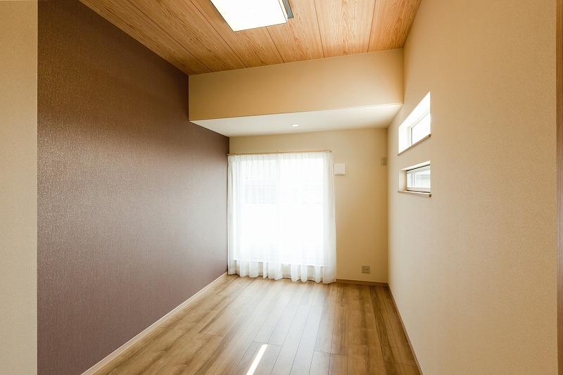 Other introspection. Ceiling height of the main bedroom 3m ensure!