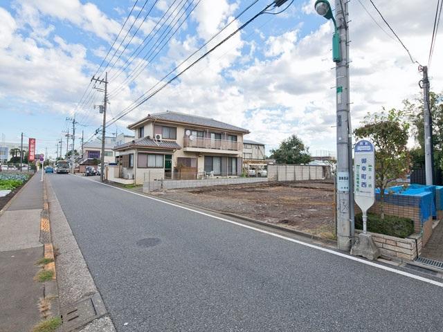 Local photos, including front road. Local (10 May 2013) Shooting