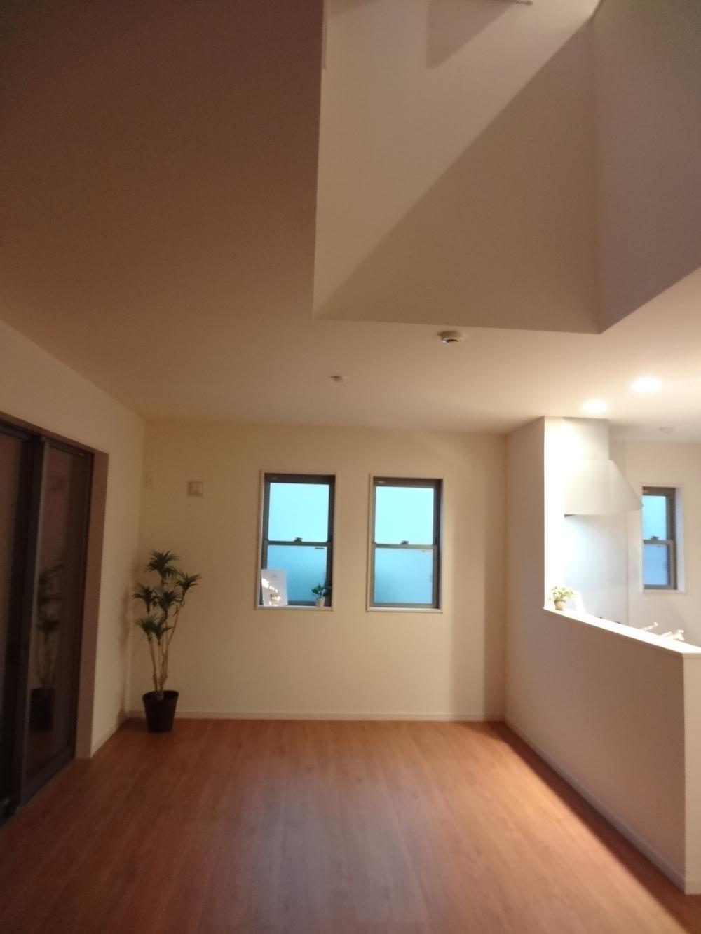 Living. A blow-by-room (11 May 2013) Shooting