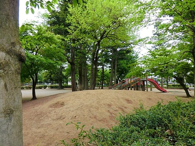 park. 300m to Forest Park