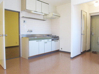 Living and room. ☆ Dining options at Living ☆