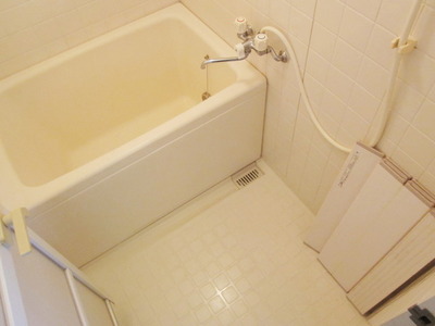 Bath. ☆ It's a good hot water ~ ☆