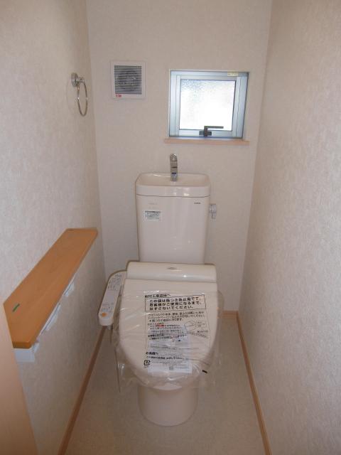 Toilet. 2 Kaimado with toilet